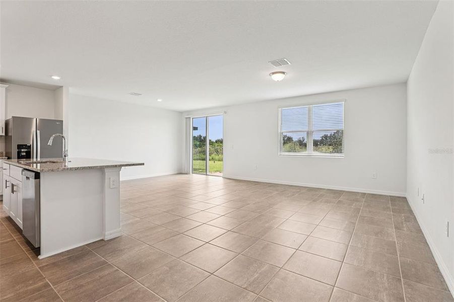 Spacious, unfurnished interior of a new home in Hamilton Bluff - Signature Series, Lake Hamilton (Image 29).