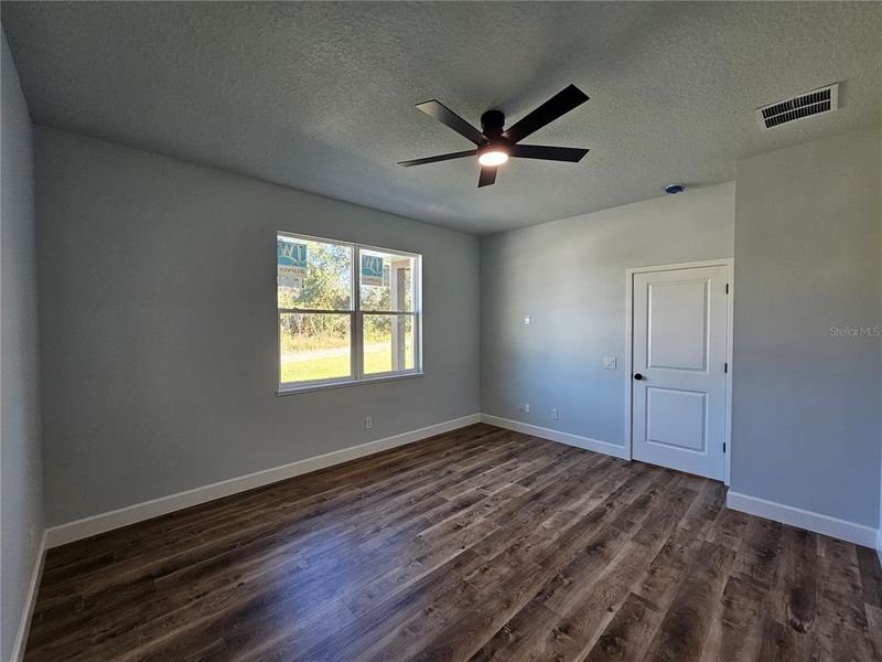 Spacious, unfurnished interior of a new home in , Orange City (Image 16).