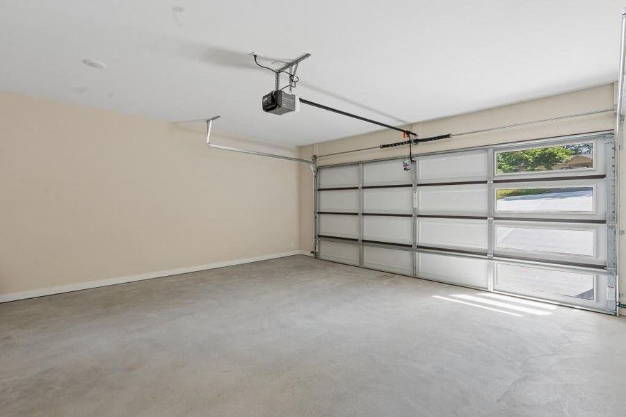 Spacious, unfurnished interior of a new home in , Gainesville (Image 17).