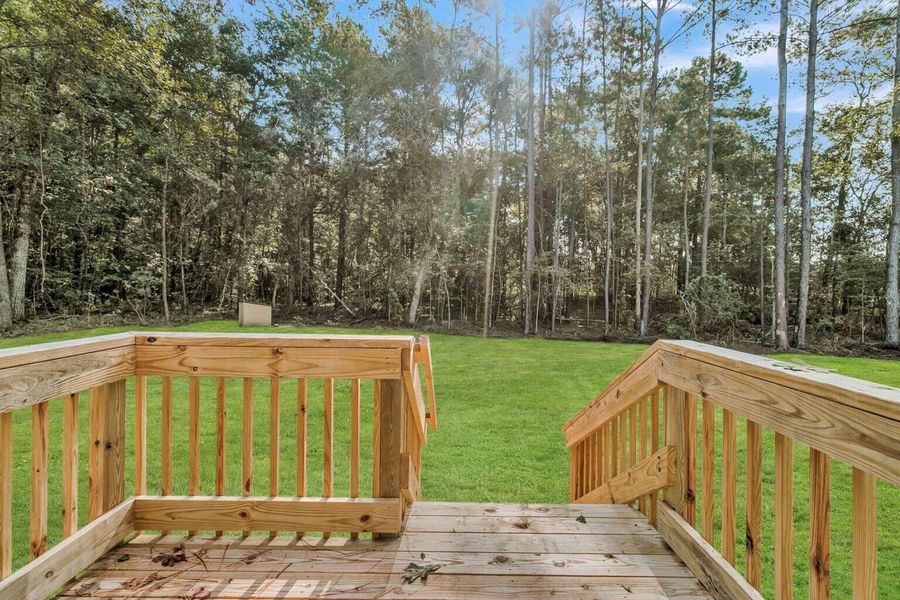 Exterior details and patio area of a home in , Holly Hill (Image 24).