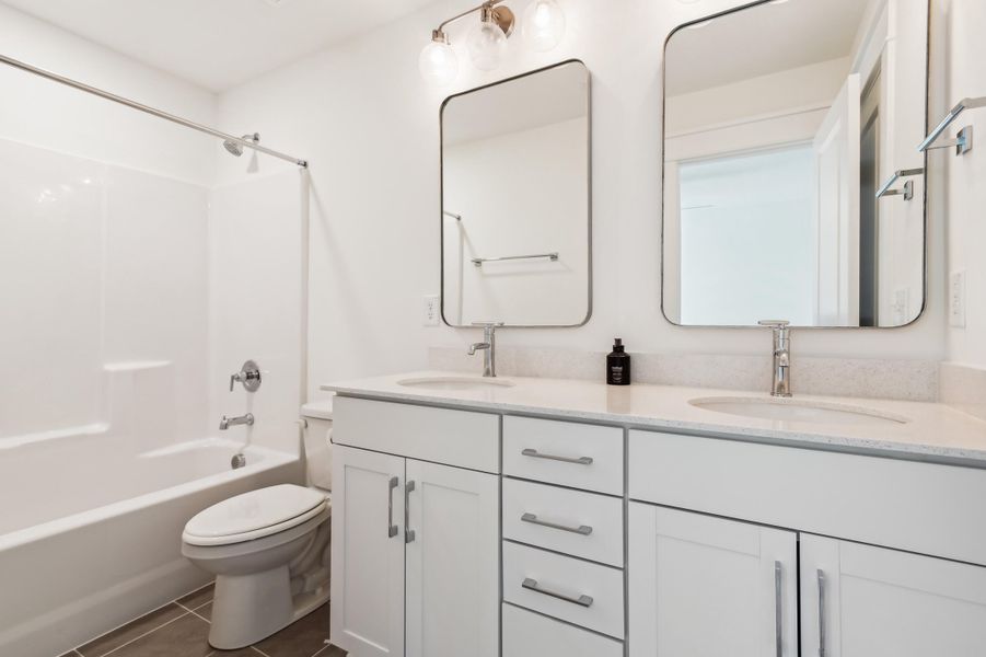 Furnished interior view inside a new home in Windsor Crossing, North Charleston (Image 4).