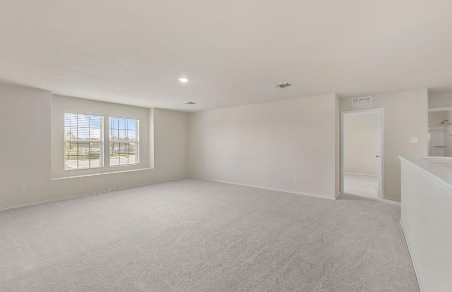 Spacious, unfurnished interior of a new home in Sonterra, Jarrell (Image 32).