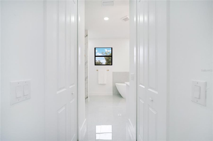 Spacious, unfurnished interior of a new home in , Port Charlotte (Image 45).