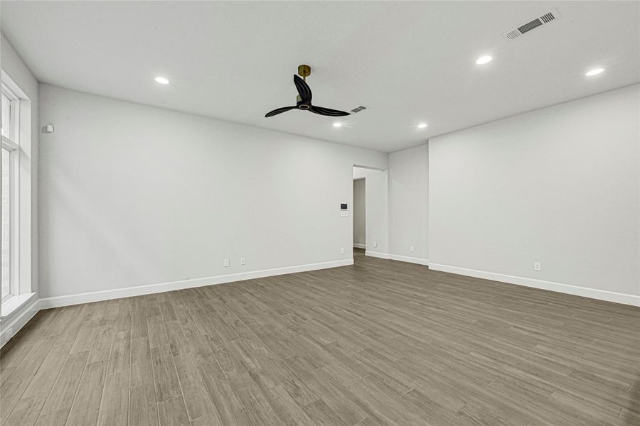 Spacious, unfurnished interior of a new home in Grand Central Park 45', Conroe (Image 24). Spacious, unfurnished interior of a new home in Grand Central Park 45', Conroe (Image 24).