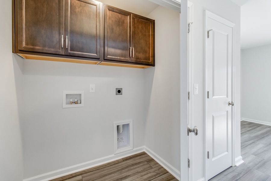 Spacious, unfurnished interior of a new home in Astoria, Columbia (Image 19).