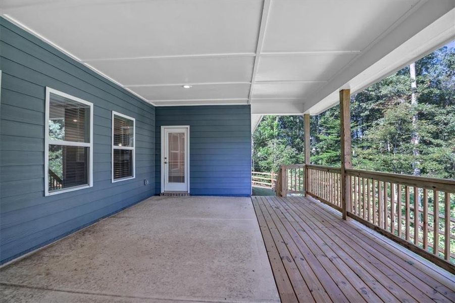 Exterior details and patio area of a home in Tuscany Hills, Douglasville (Image 22).