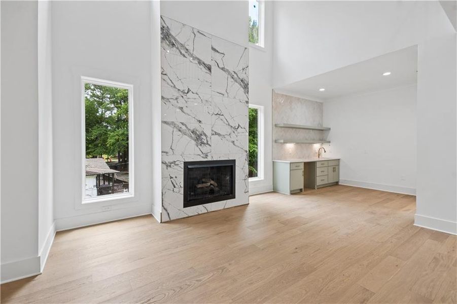Spacious, unfurnished interior of a new home in , Alpharetta (Image 34).