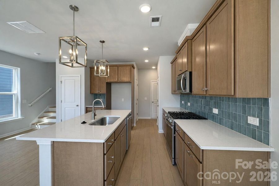 Stunning Kitchen with Gas Cooktop