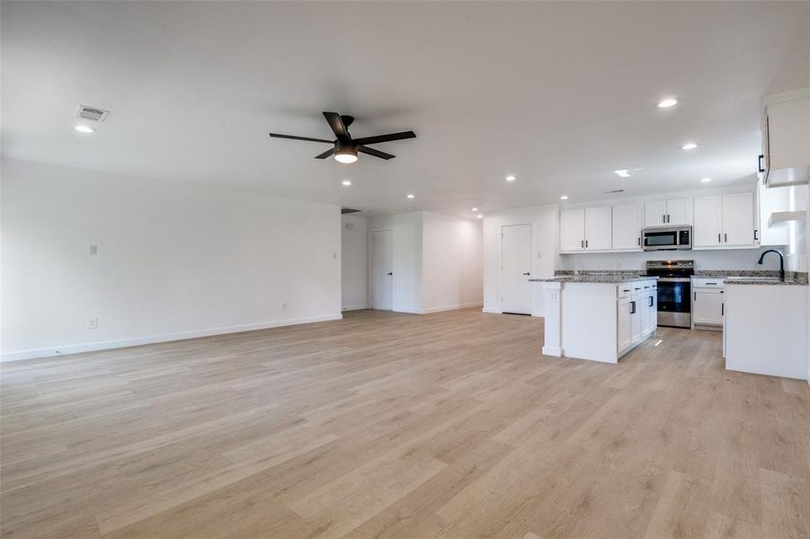 Spacious, unfurnished interior of a new home in , Terrell (Image 10).