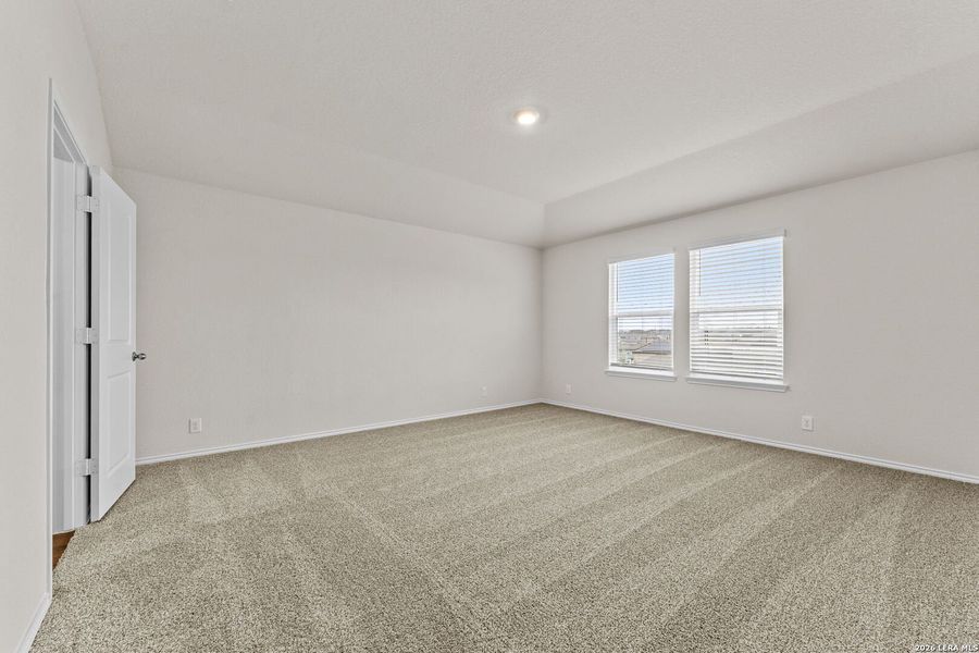 Spacious, unfurnished interior of a new home in Redbird Ranch, San Antonio (Image 11).