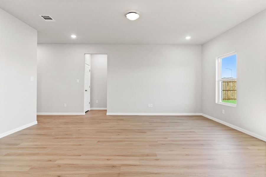 Spacious, unfurnished interior of a new home in Trails of Fossil Creek, Fort Worth (Image 27). Spacious, unfurnished interior of a new home in Trails of Fossil Creek, Fort Worth (Image 27).