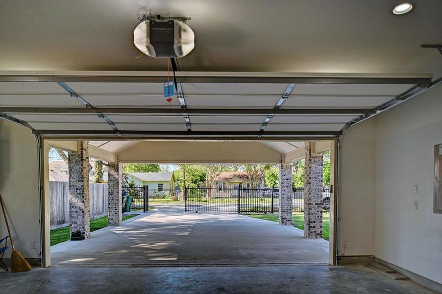 Garage with Air Condition