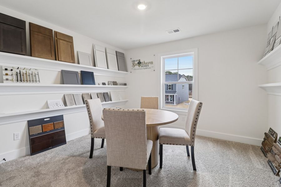 Representative furnished interior of a home built from the Bradley II by Great Southern Homes in Sedona, Greenville (Image 85).