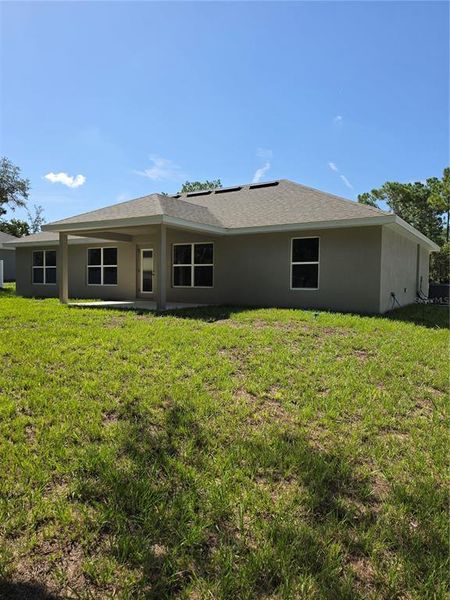 Exterior details and patio area of a home in Royal Highlands, Weeki Wachee (Image 3).