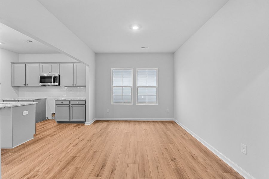 Spacious, unfurnished interior of a new home in Fieldstone, Lexington (Image 22).