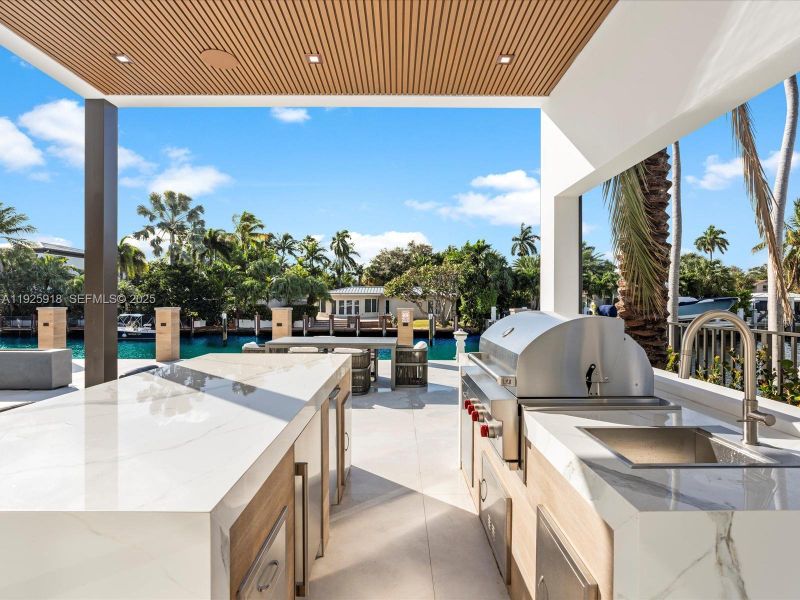 Exterior details and patio area of a home in , Fort Lauderdale (Image 34).