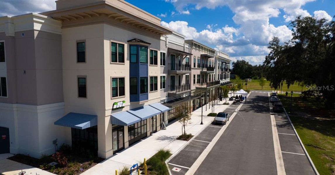 Condo located in Wesley Chapel, FL showcasing its design and architecture (Image 5).