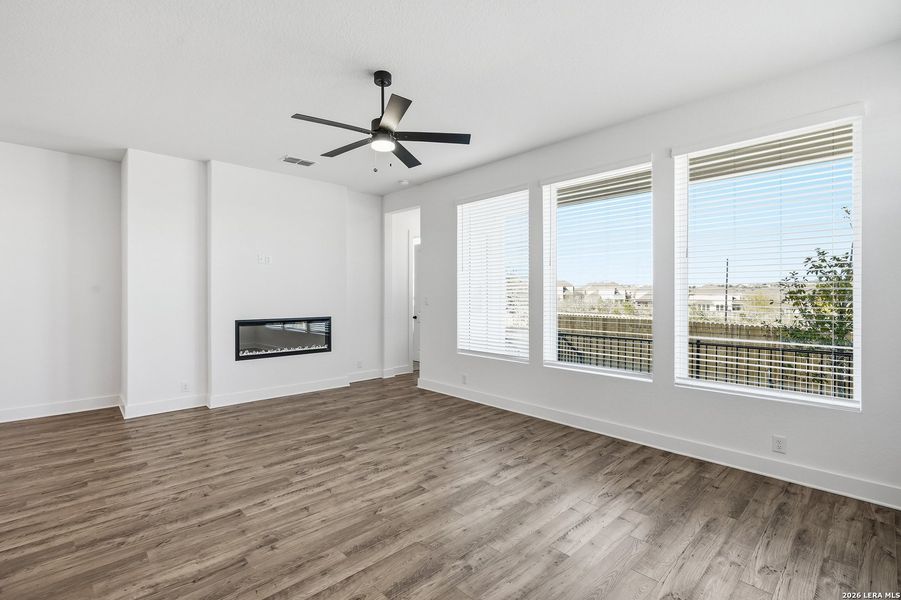 Spacious, unfurnished interior of a new home in Prominence, San Antonio (Image 31).