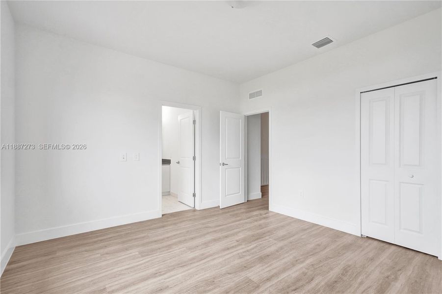 Spacious, unfurnished interior of a new home in , Homestead (Image 37).