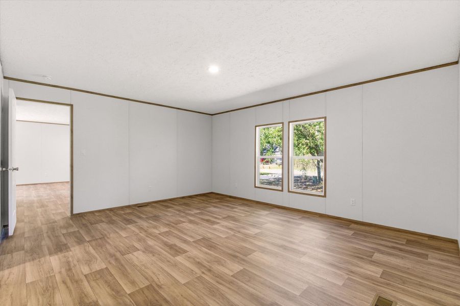 Spacious, unfurnished interior of a new home in , Goose Creek (Image 11).