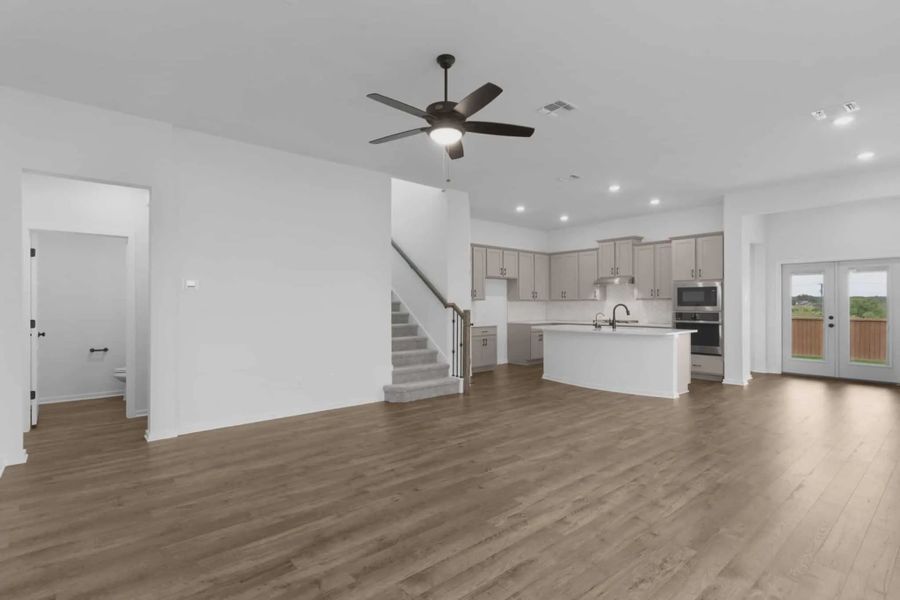 Spacious, unfurnished interior of a new home in Highland Village, Georgetown (Image 11).