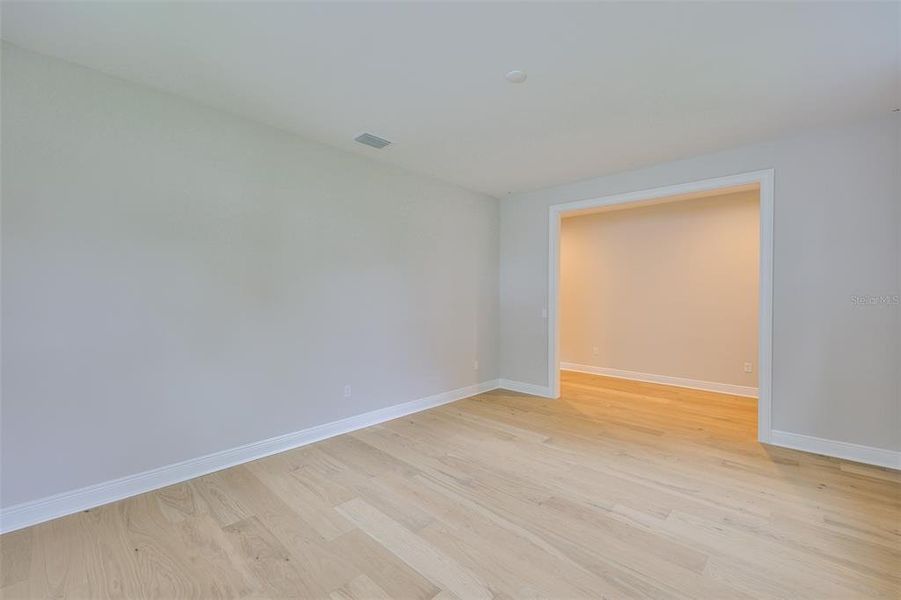Spacious, unfurnished interior of a new home in , Tampa (Image 33).