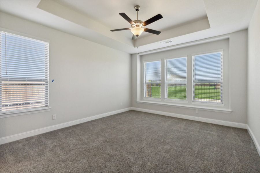 Spacious, unfurnished interior of a new home in Oaks of North Grove, Waxahachie (Image 20).