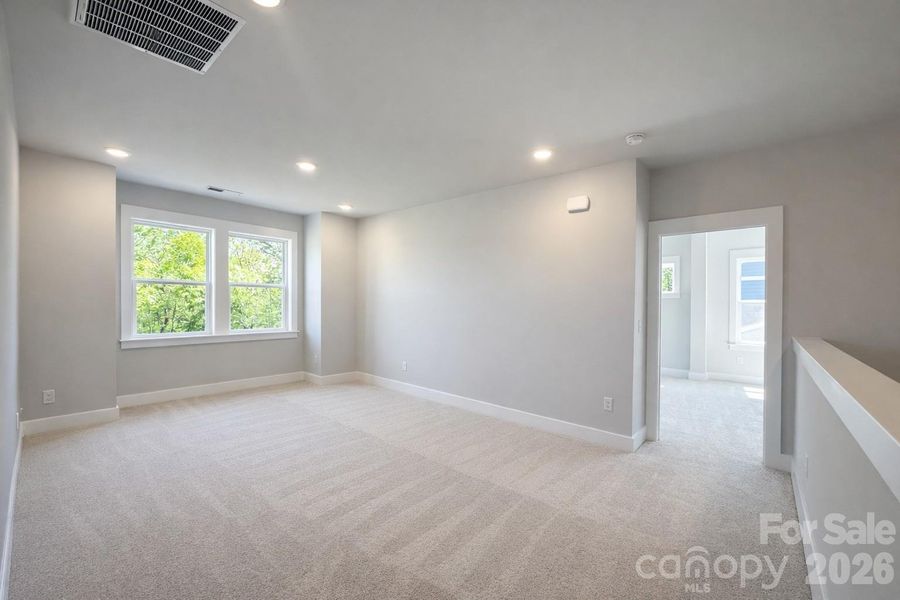 Spacious, unfurnished interior of a new home in Hardy Pond, Rock Hill (Image 26).