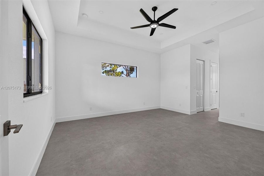 Spacious, unfurnished interior of a new home in , Cape Coral (Image 30).