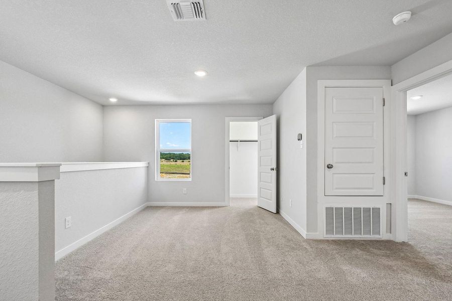 Spacious, unfurnished interior of a new home in Eastwood at Sonterra, Jarrell (Image 26). Spacious, unfurnished interior of a new home in Eastwood at Sonterra, Jarrell (Image 26).