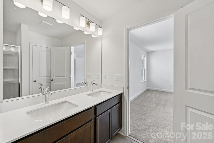Owner's Bathroom Owner's Bathroom