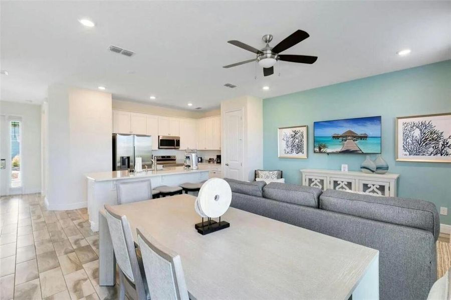 Furnished interior view inside a new home in , Kissimmee (Image 10).