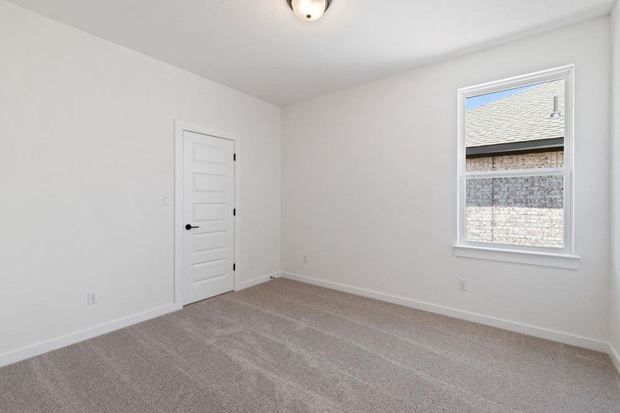 Spacious, unfurnished interior of a new home in Heritage, Dripping Springs (Image 31).