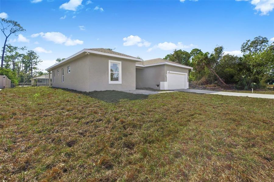 Exterior details and patio area of a home in , Port Charlotte (Image 4).