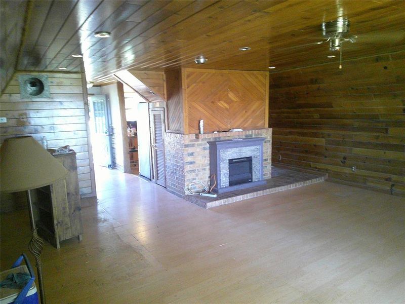 Image 6 of a home in . Image 6 of a home in .