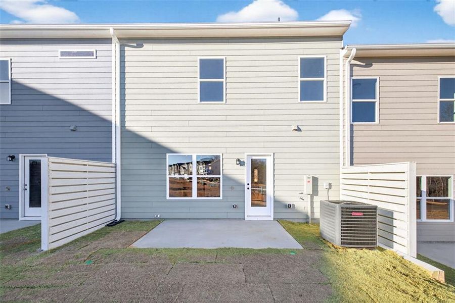 Exterior details and patio area of a home in Sanders Park, Austell (Image 3).