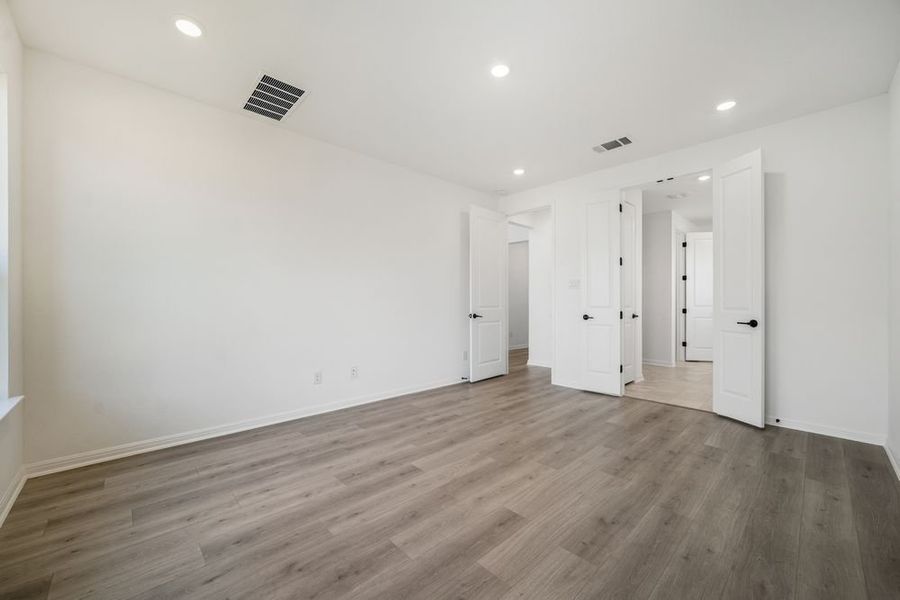 Spacious, unfurnished interior of a new home in Parkside on the River, Georgetown (Image 16).
