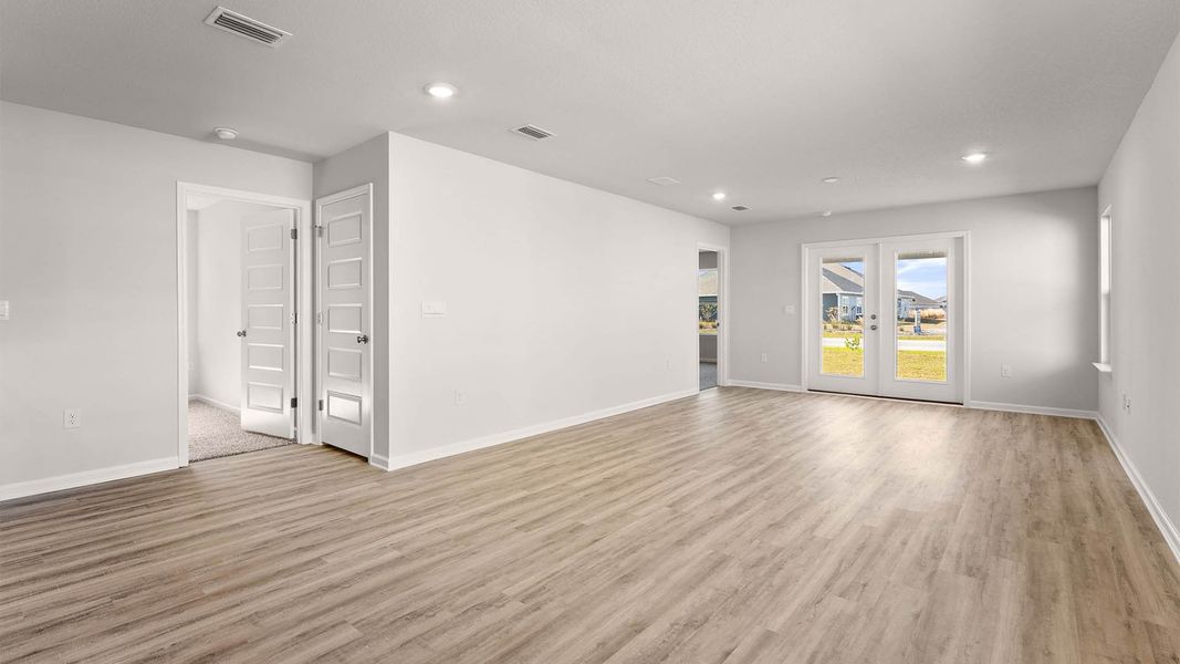 Spacious, unfurnished interior of a new home in Titus Park, Panama City (Image 18). Spacious, unfurnished interior of a new home in Titus Park, Panama City (Image 18).