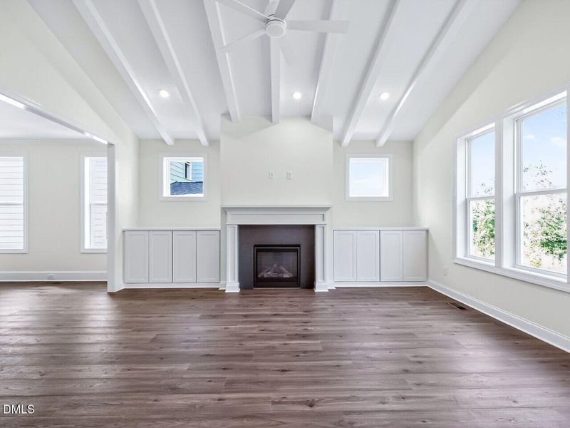 009-1280x960-living-room