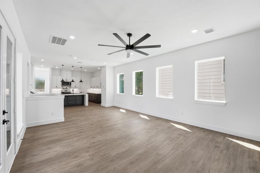 Spacious, unfurnished interior of a new home in , Houston (Image 16).