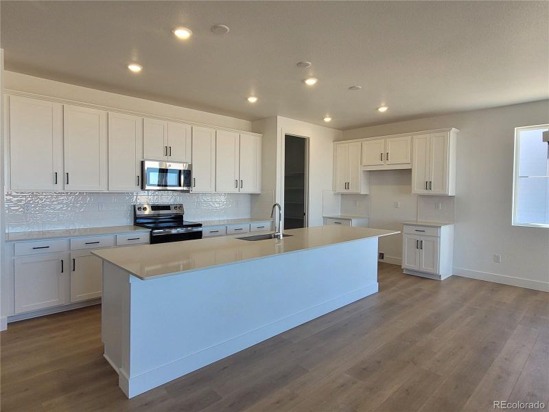 697 Bradley Circle - Ready Now! 697 Bradley Circle - Ready Now!