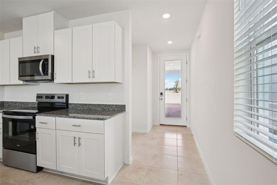Furnished interior view inside a new home in , Lake Alfred (Image 6).