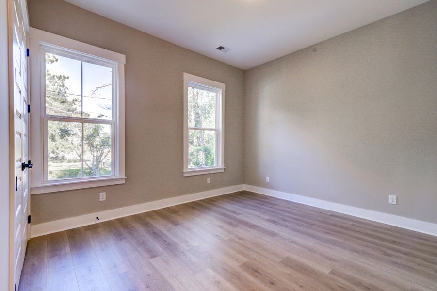 Spacious, unfurnished interior of a new home in , Charleston (Image 39).