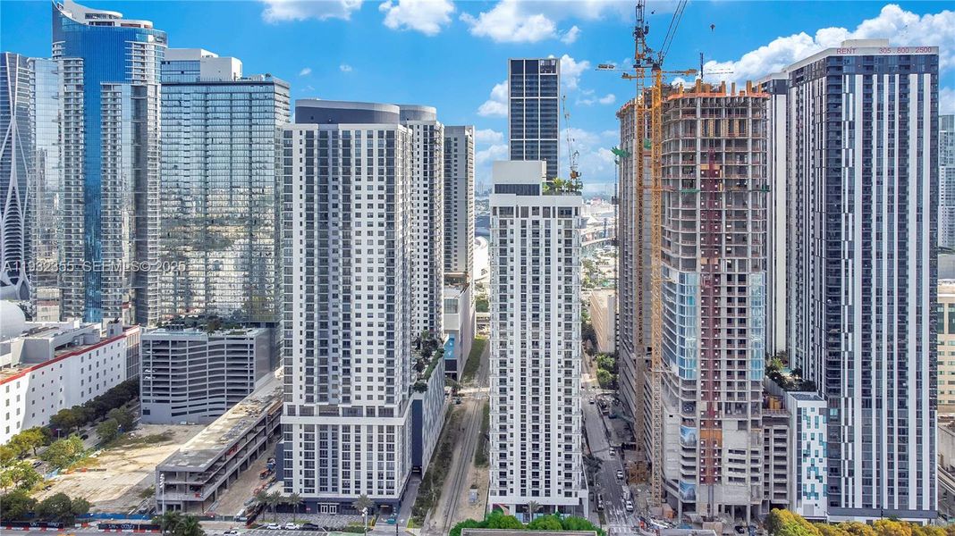 Condo located in Miami, FL showcasing its design and architecture (Image 23). Condo located in Miami, FL showcasing its design and architecture (Image 23).