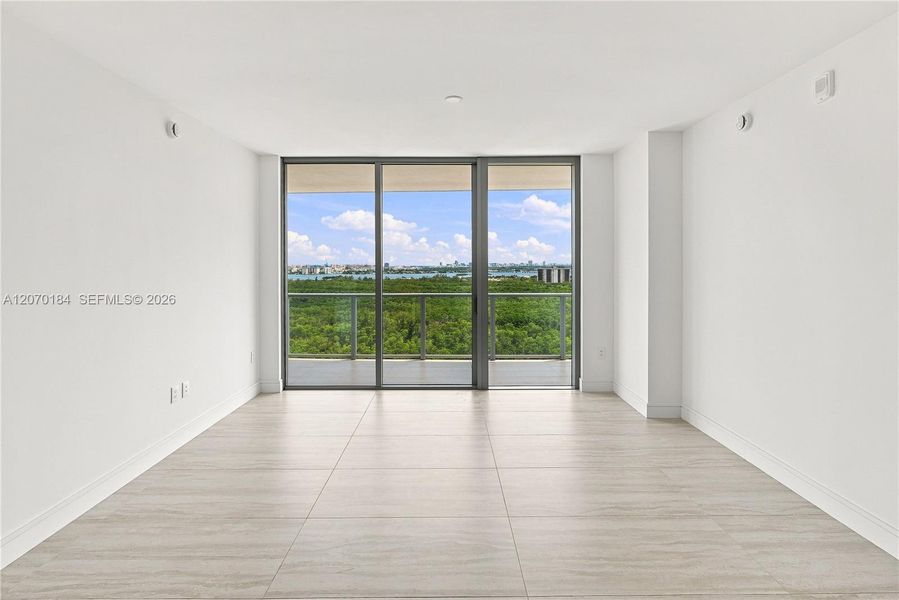 Spacious, unfurnished interior of a new home in , Miami (Image 33).
