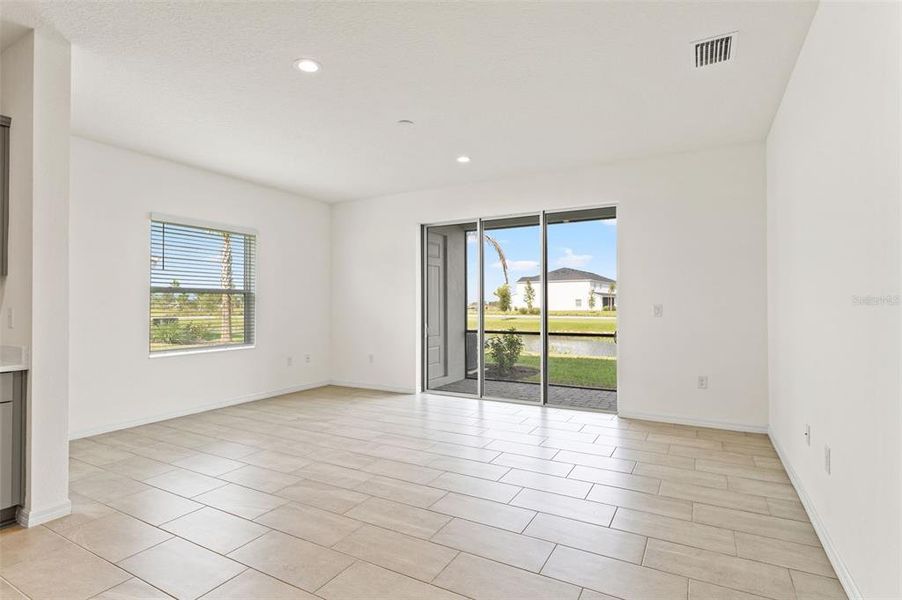 Spacious, unfurnished interior of a new home in , Bradenton (Image 19).