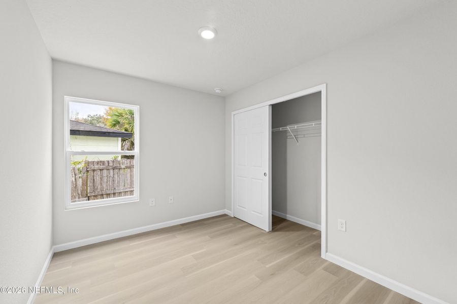 Spacious, unfurnished interior of a new home in , Jacksonville (Image 9).