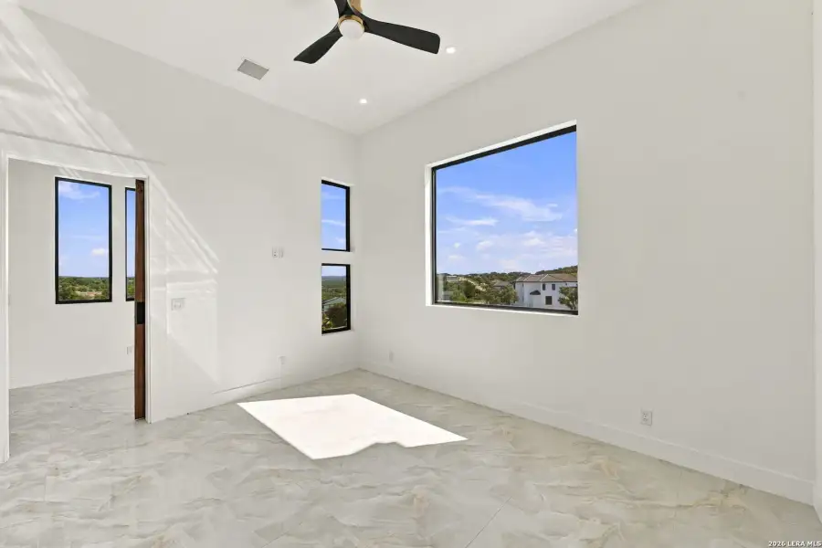 Spacious, unfurnished interior of a new home in , San Antonio (Image 86).