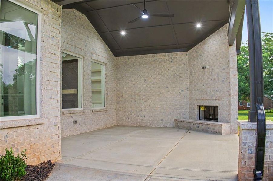 Exterior details and patio area of a home in , Monroe (Image 4).