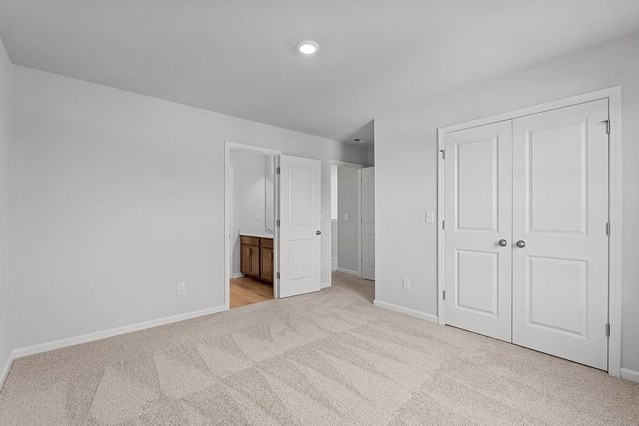 Spacious, unfurnished interior of a new home in Hanes Lake, Winston-Salem (Image 44). Spacious, unfurnished interior of a new home in Hanes Lake, Winston-Salem (Image 44).